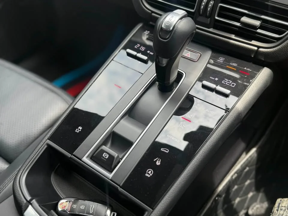 2022 Porsche Macan I 3