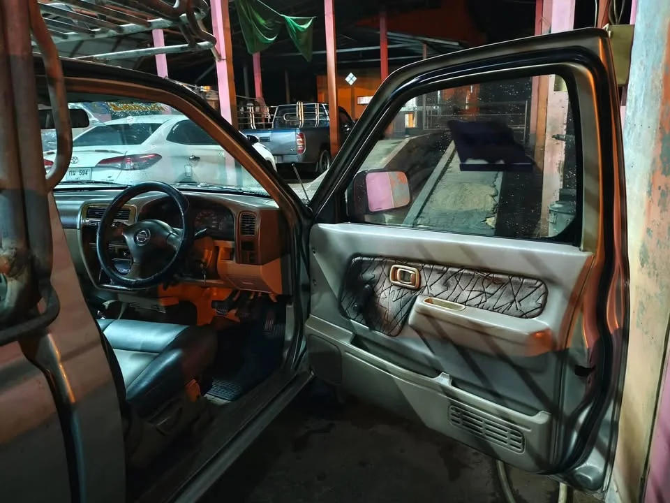 2004 Nissan Frontier I 2