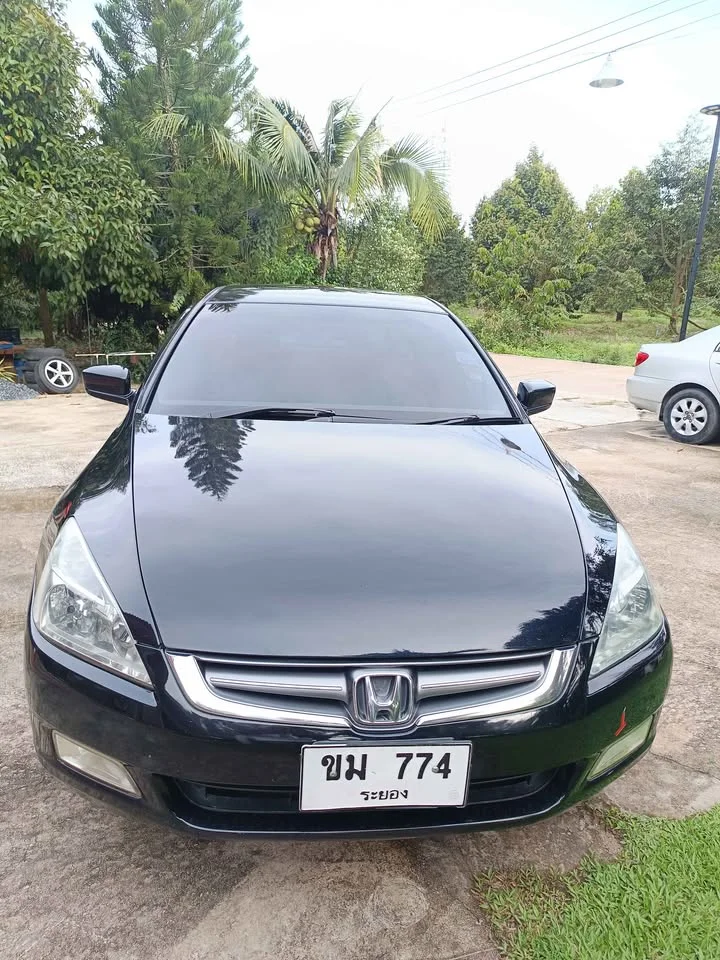 2004 Honda Accord VII 3