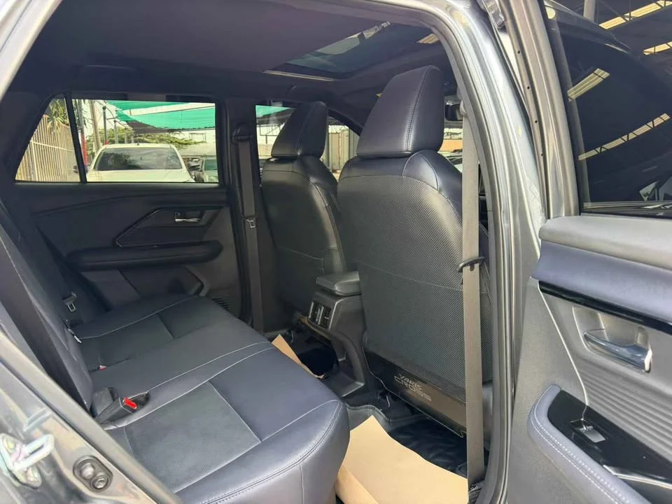 2025 Toyota Yaris Cross AC200 3