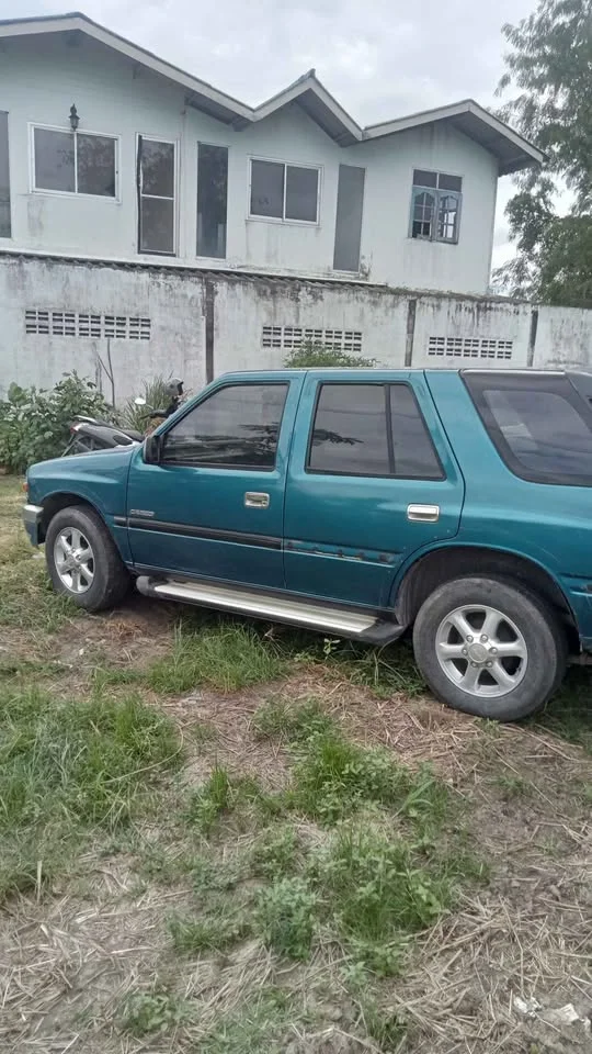 1994 Isuzu Vega I 2