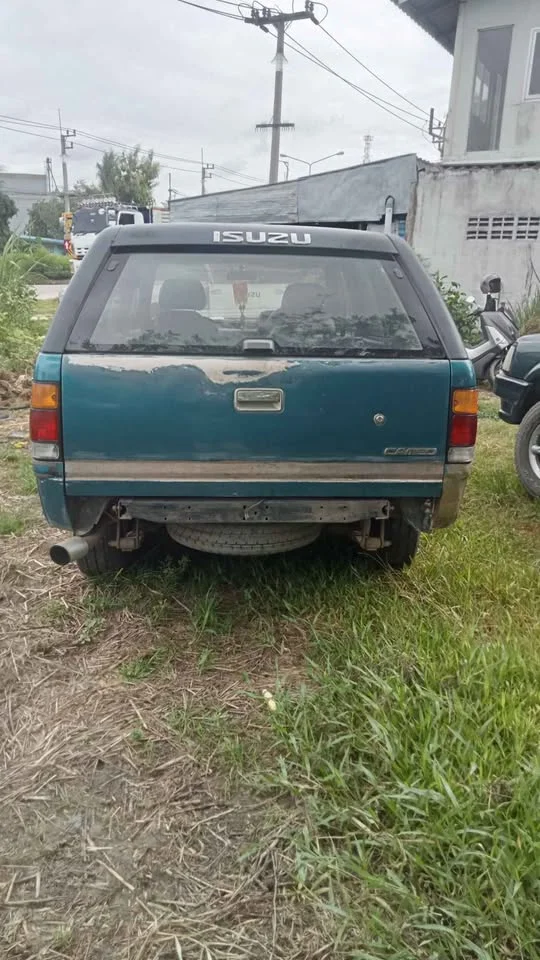 1994 Isuzu Vega I 3