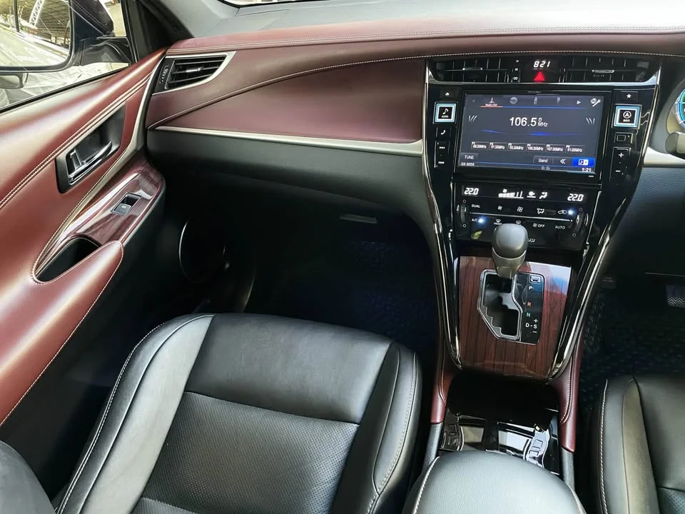 2015 Toyota Harrier III 2