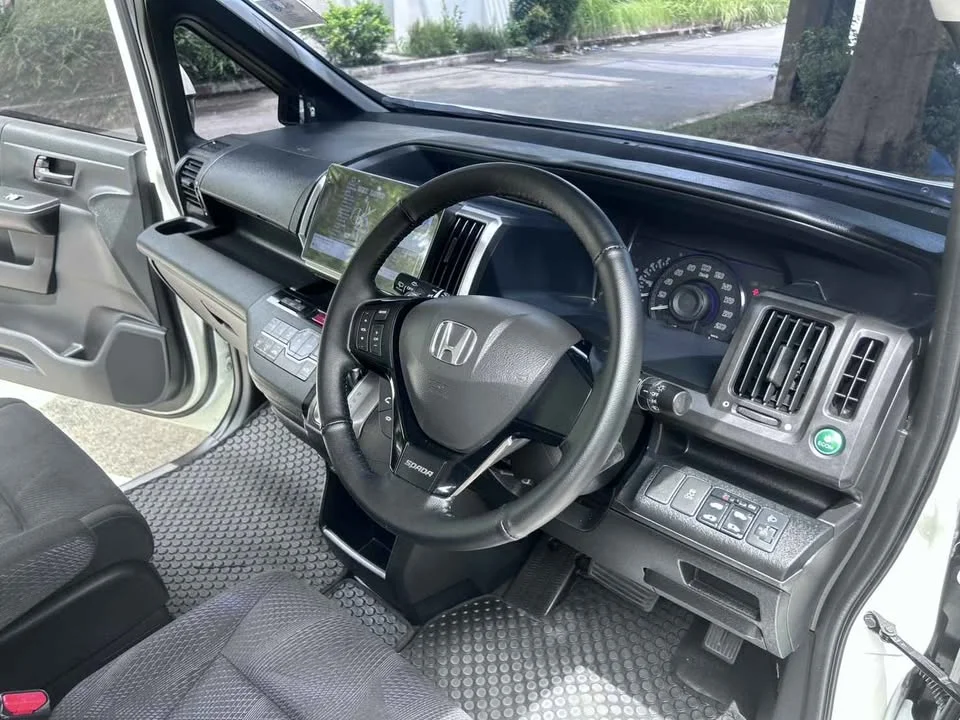 2012 Honda Stepwgn IV 2