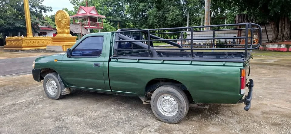 2002 Nissan Frontier I 2