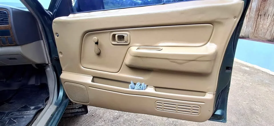 2002 Nissan Frontier I 3