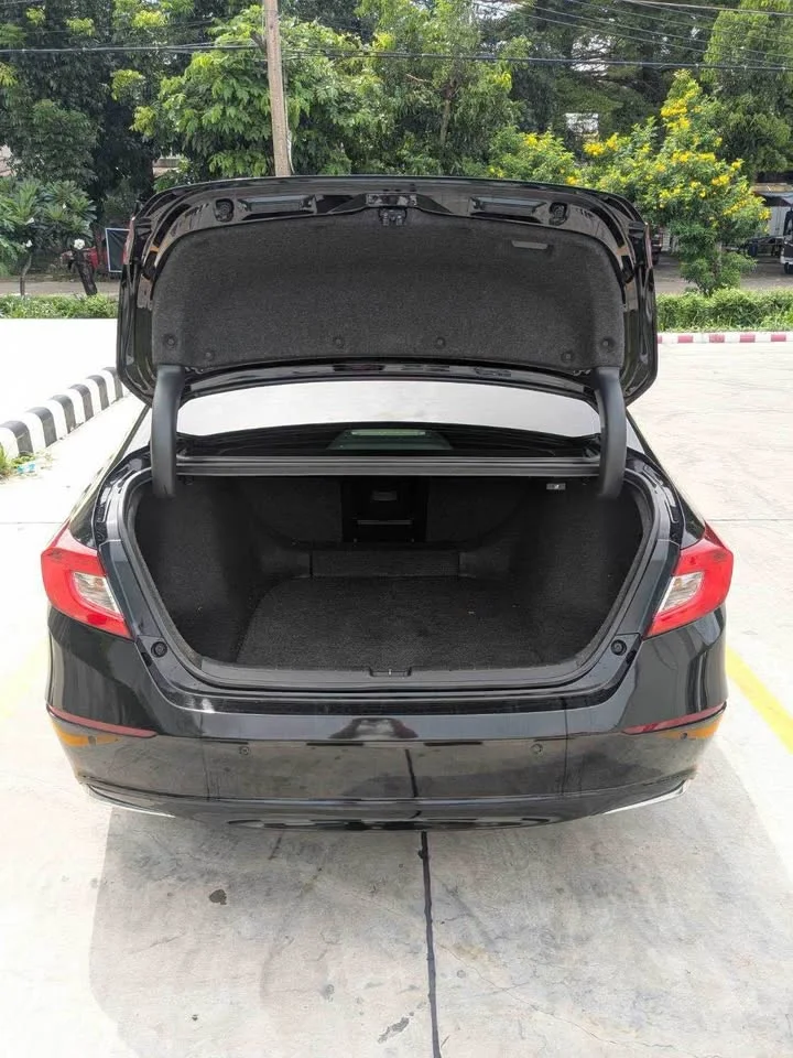 2019 Honda Accord X 2