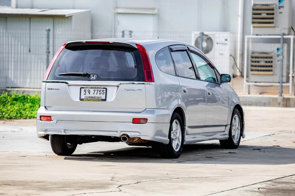 2004 Honda Stream I 3