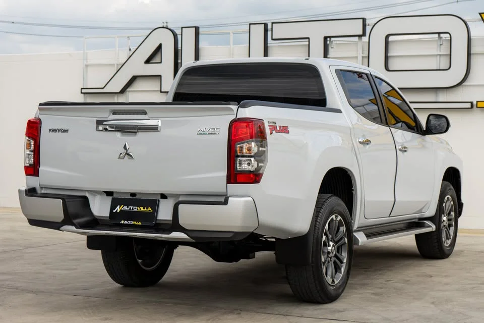 2022 Mitsubishi Triton V 2