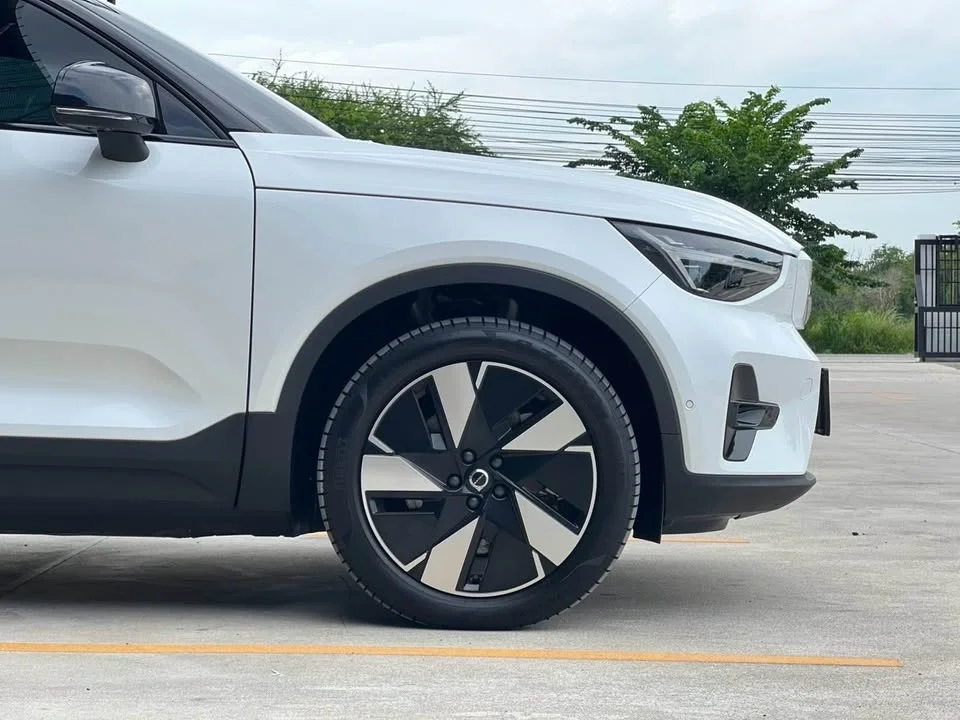 2024 Volvo XC40 3