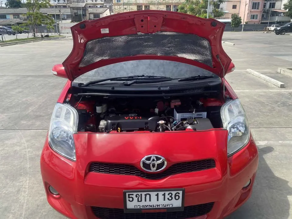 2012 Toyota Yaris II 2