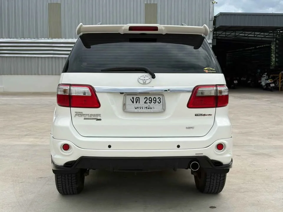 2010 Toyota Fortuner I 3