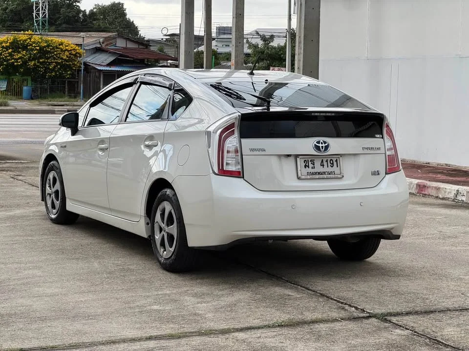 2012 Toyota Prius III 3