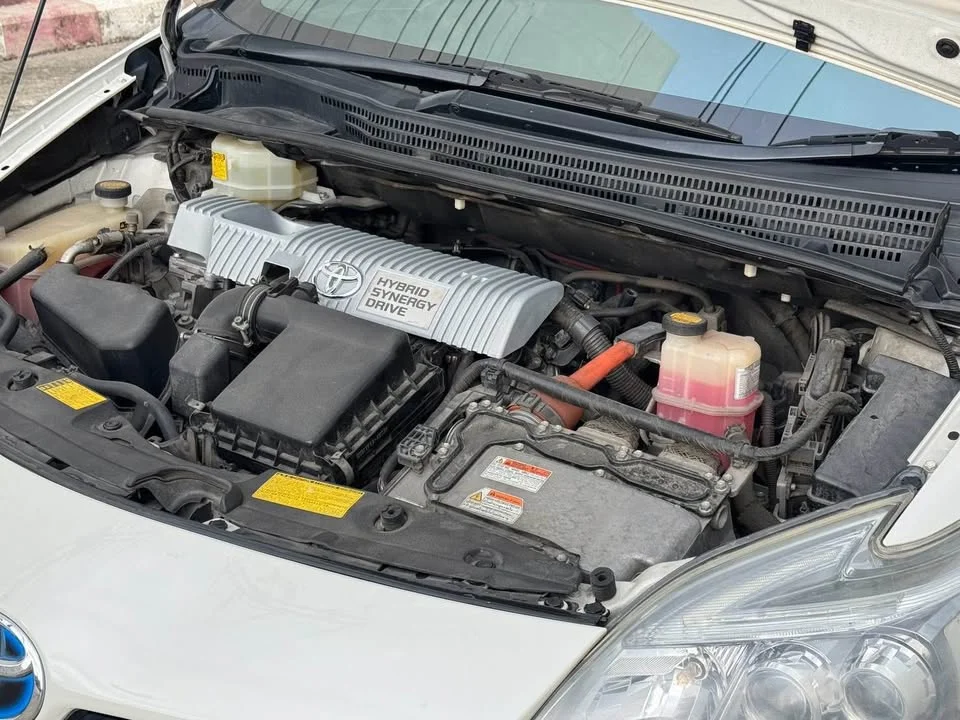 2012 Toyota Prius III 2