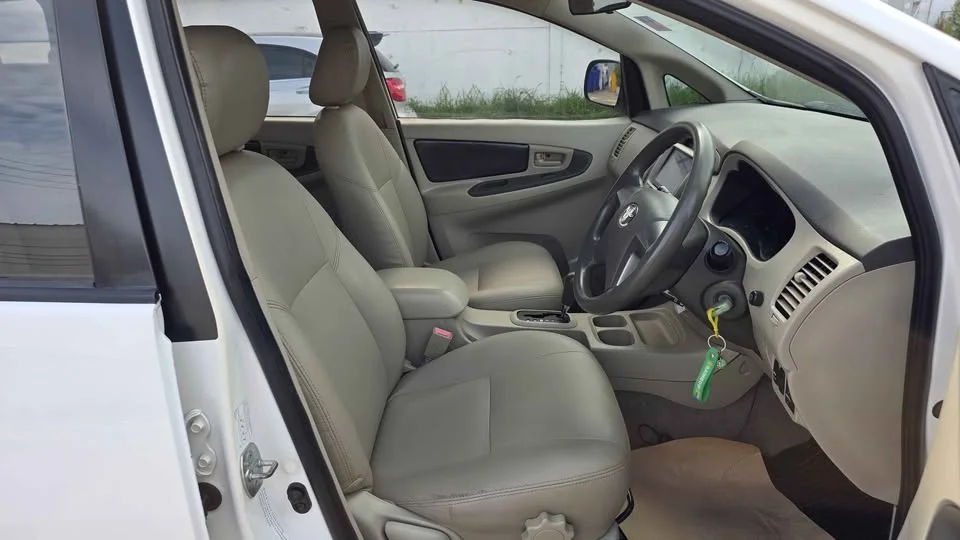 2012 Toyota Innova I 2