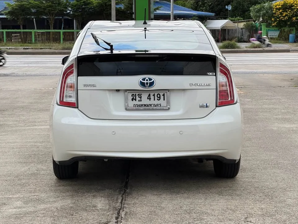 2012 Toyota Prius III 3