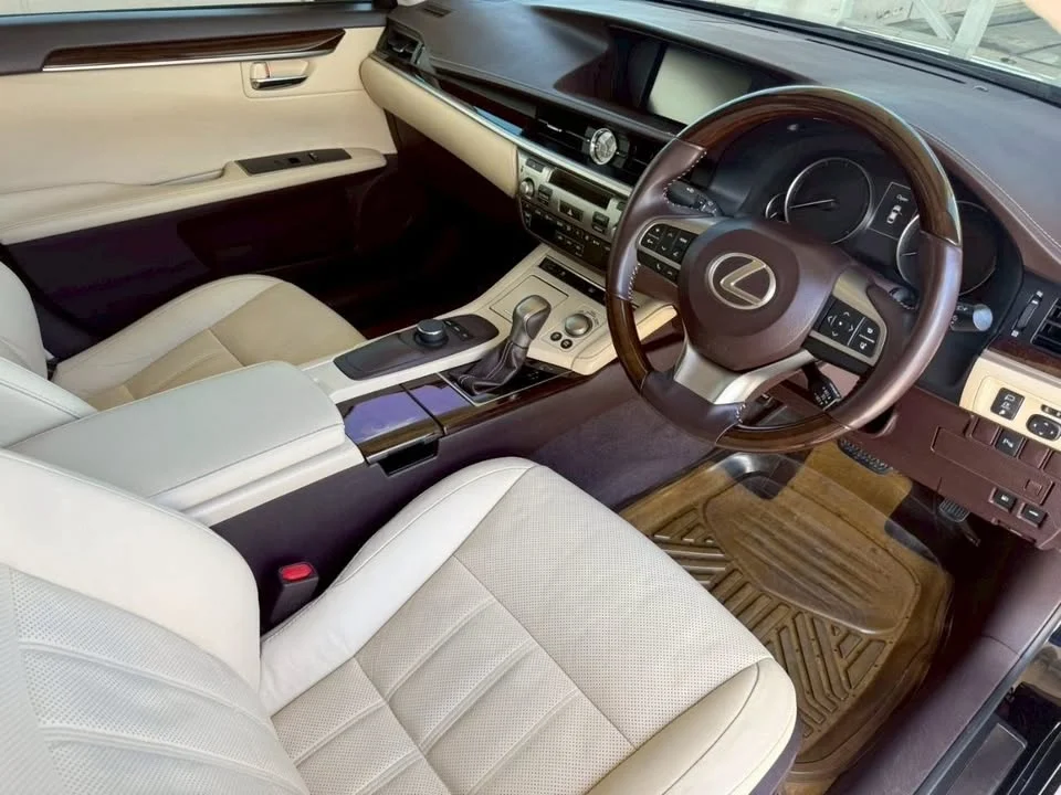 2015 Lexus ES VI 3
