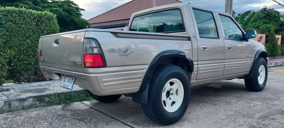 2001 Isuzu Faster Dragon Eyes III 2