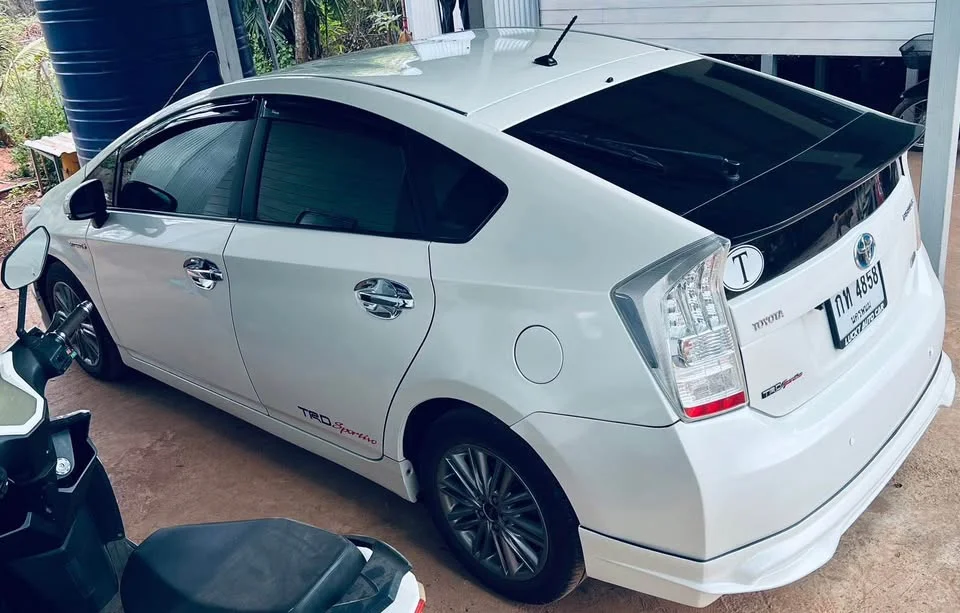 2012 Toyota Prius III 2