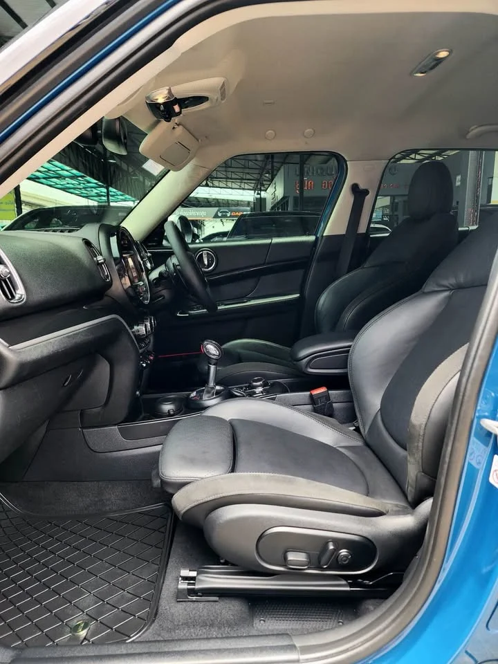2019 Mini Hatch  III 2