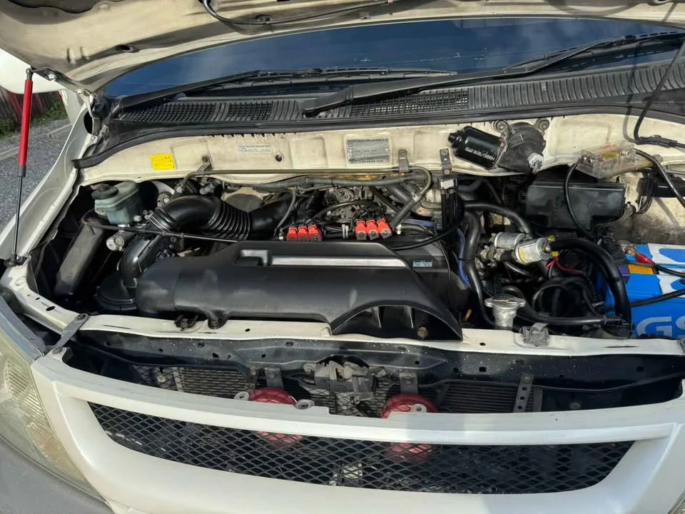 2001 Toyota Granvia H100 3