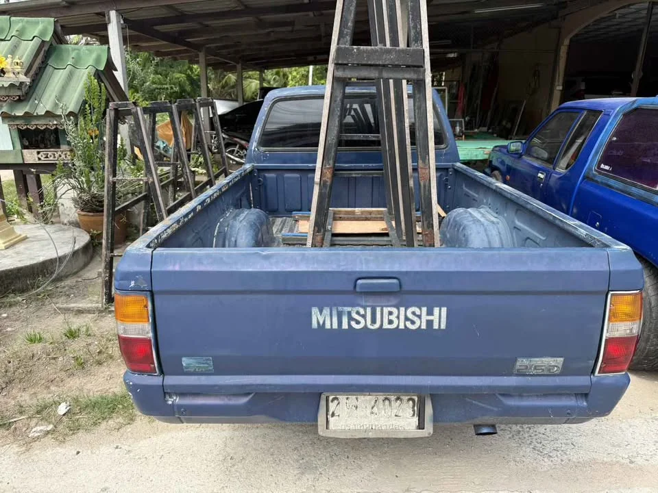 1995 Mitsubishi Triton II 2