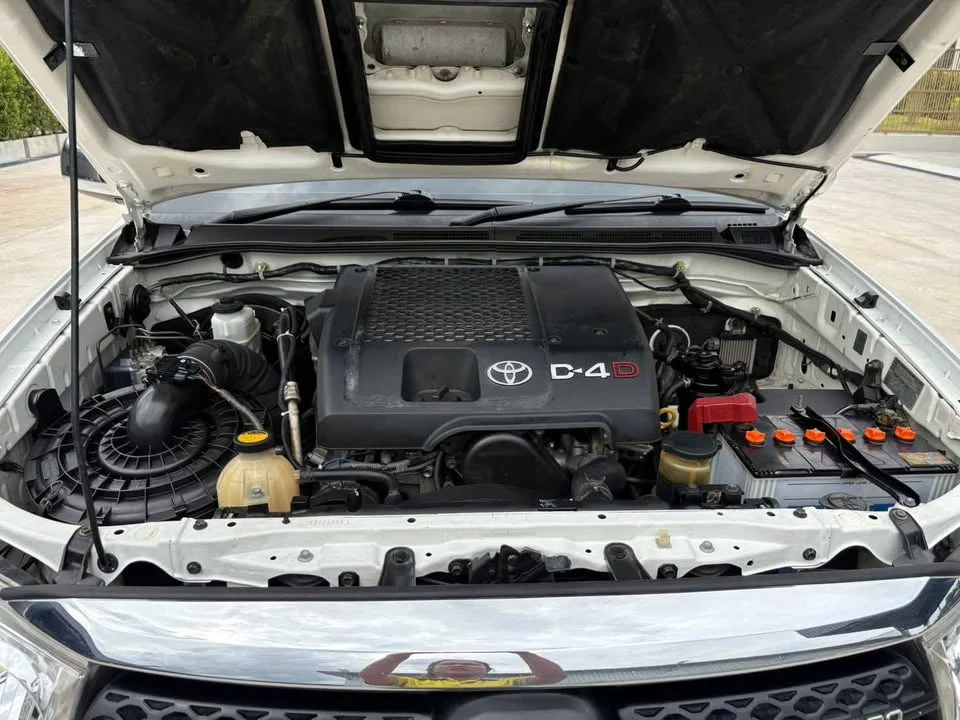 2010 Toyota Fortuner I 3