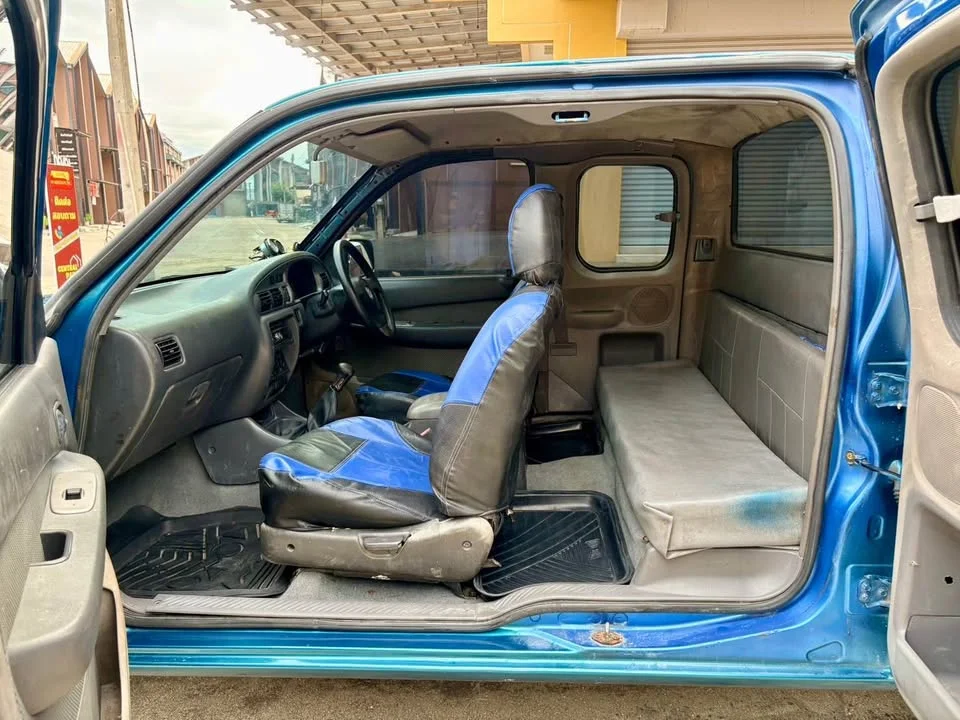 2005 Mazda 2500 Fighter V 2