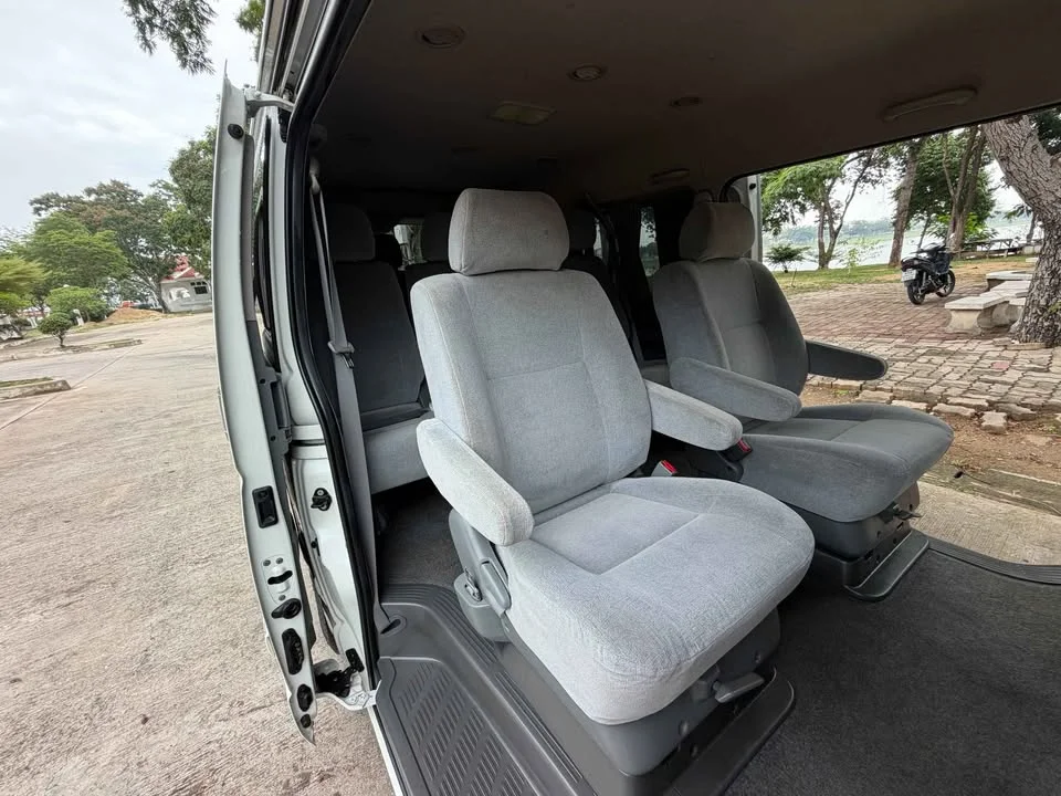 2009 Toyota Commuter V (H200) 2