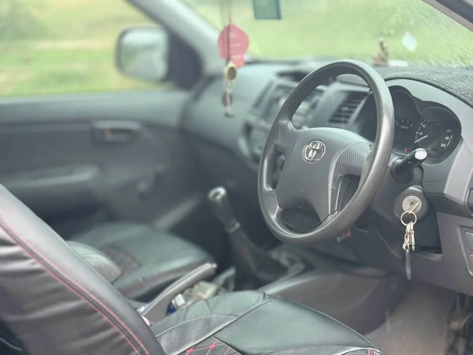 2013 Toyota Hilux VII 2