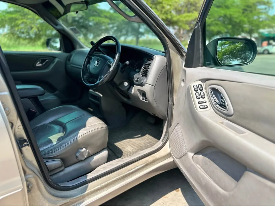 2003 Mazda Tribute I 3