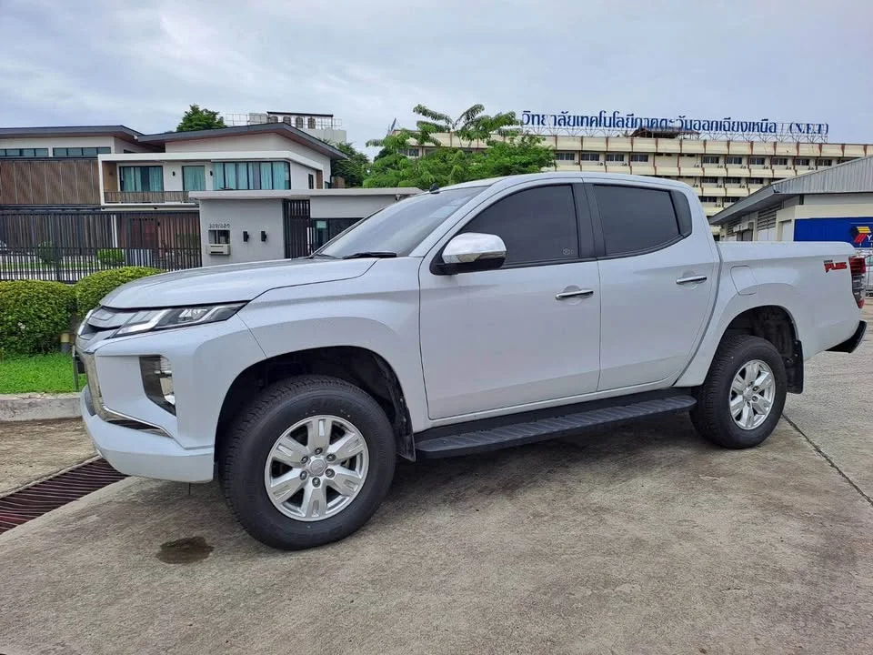 2022 Mitsubishi Triton V 3