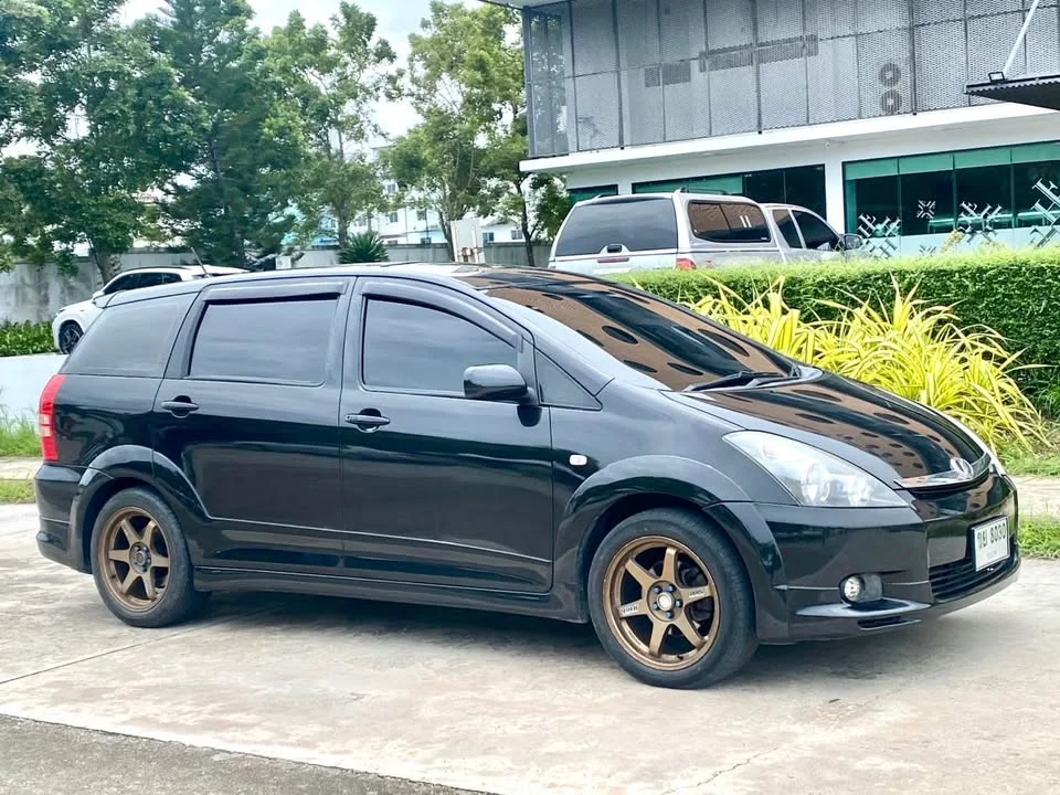 2004 Toyota Wish I 2