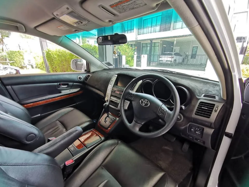 2011 Toyota Harrier II 2