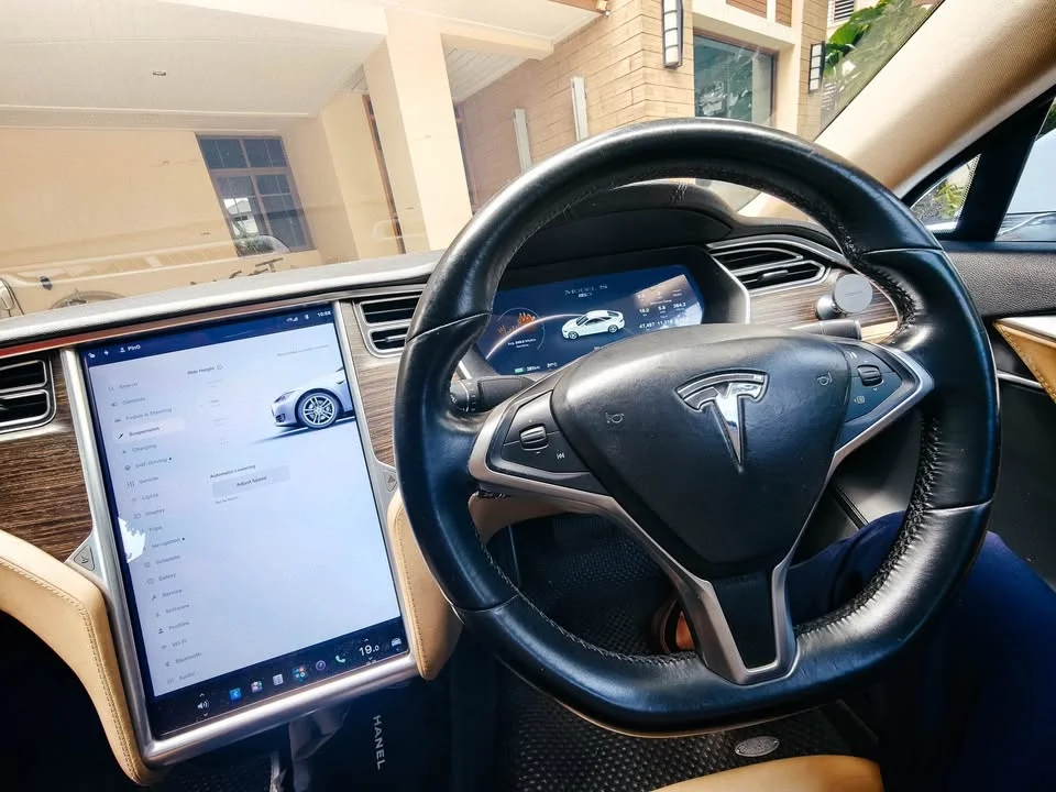 2015 Tesla Model S 3