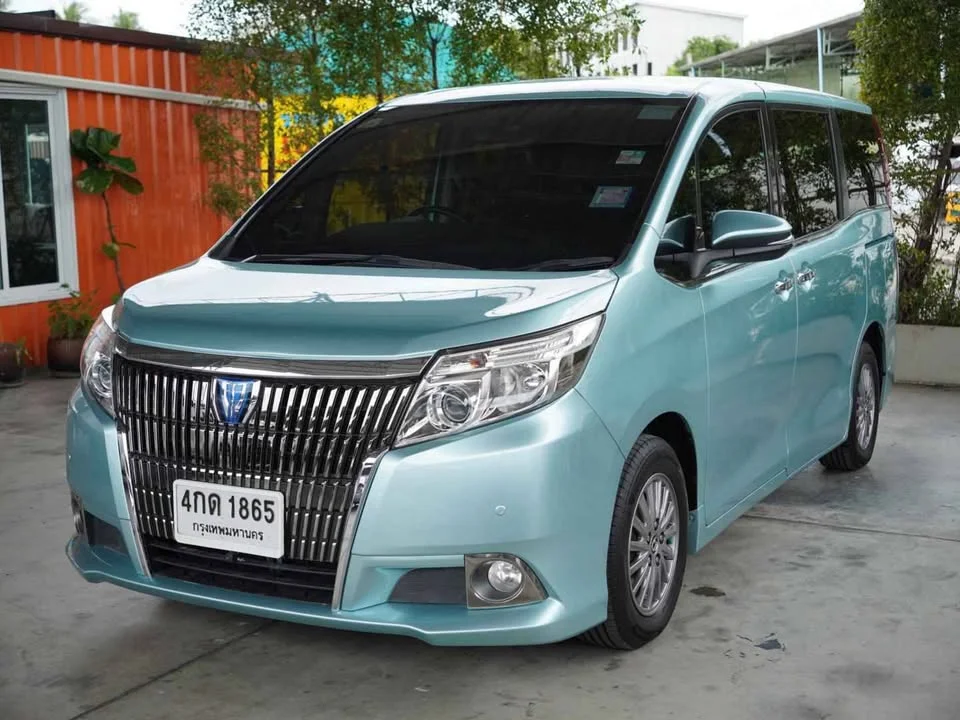 2015 Toyota Voxy III 3