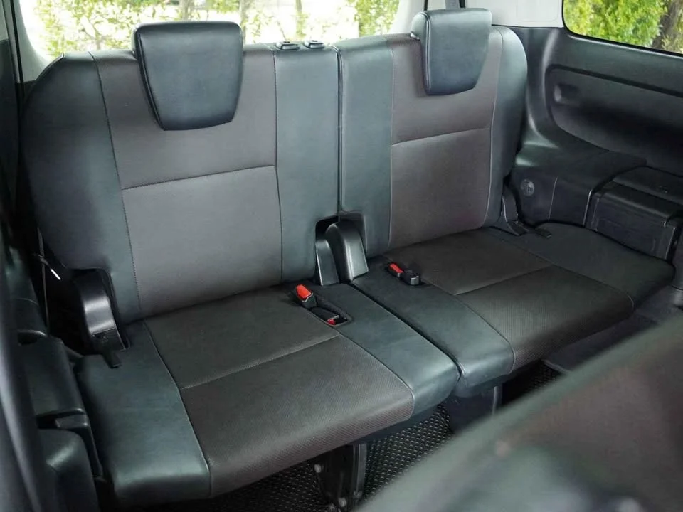 2015 Toyota Voxy III 2
