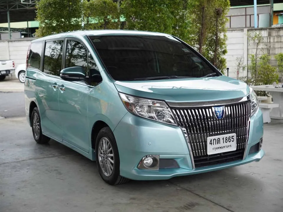 2015 Toyota Voxy III 3