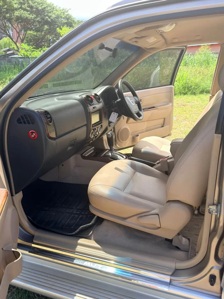 2007 Isuzu MU-7 3
