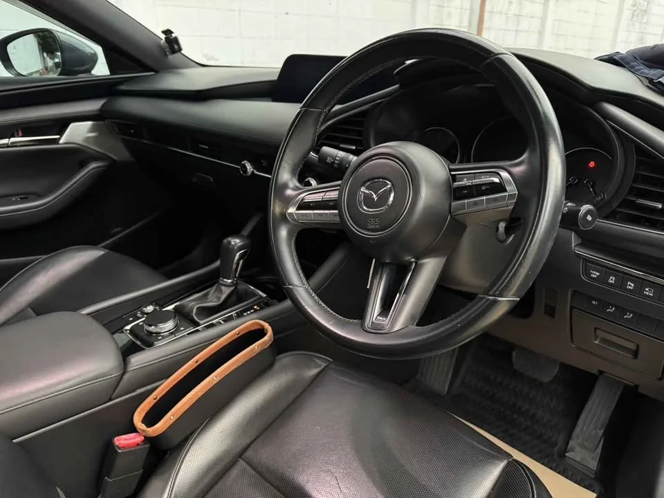 2019 Mazda 3 IV 3