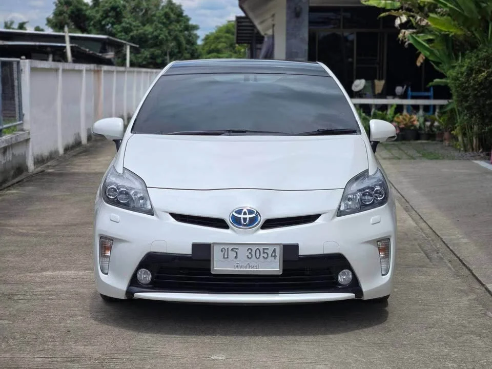 2013 Toyota Prius III 2