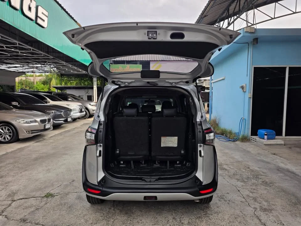 2018 Toyota Sienta II 2