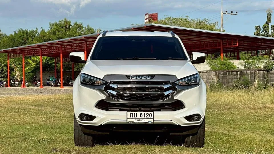 2022 Isuzu MU-X II 2