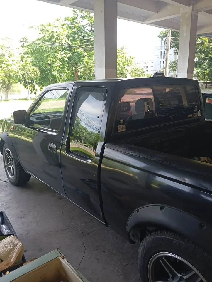 2002 Nissan Frontier I 2