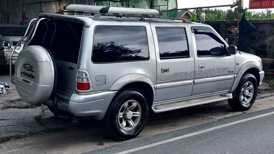 2002 Isuzu TR Grand Adventure I 3
