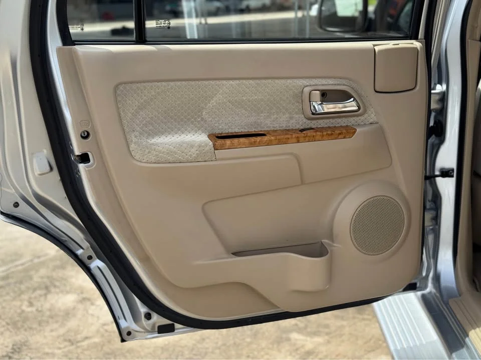 2011 Isuzu MU-7 2