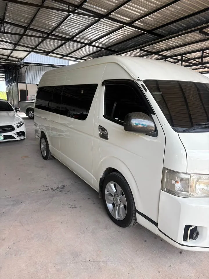 2012 Toyota Commuter V (H200) 3