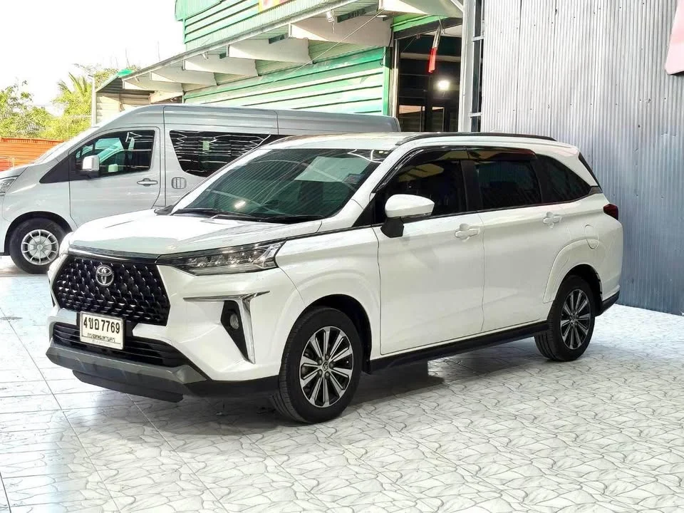 2023 Toyota Veloz III 2