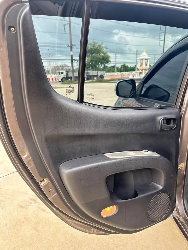 2014 Mitsubishi Triton IV 2