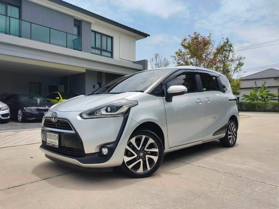 2017 Toyota Sienta II 3